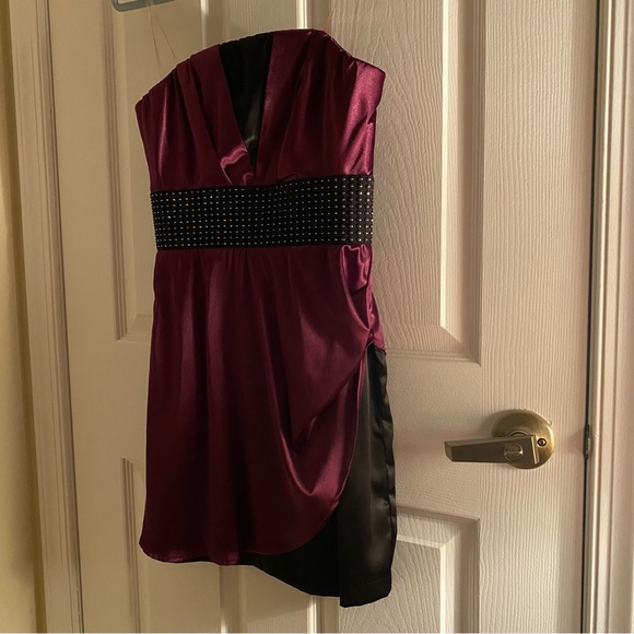 Women’s/Juniors Strapless Dress- Size 4 - Picture 2 of 8
